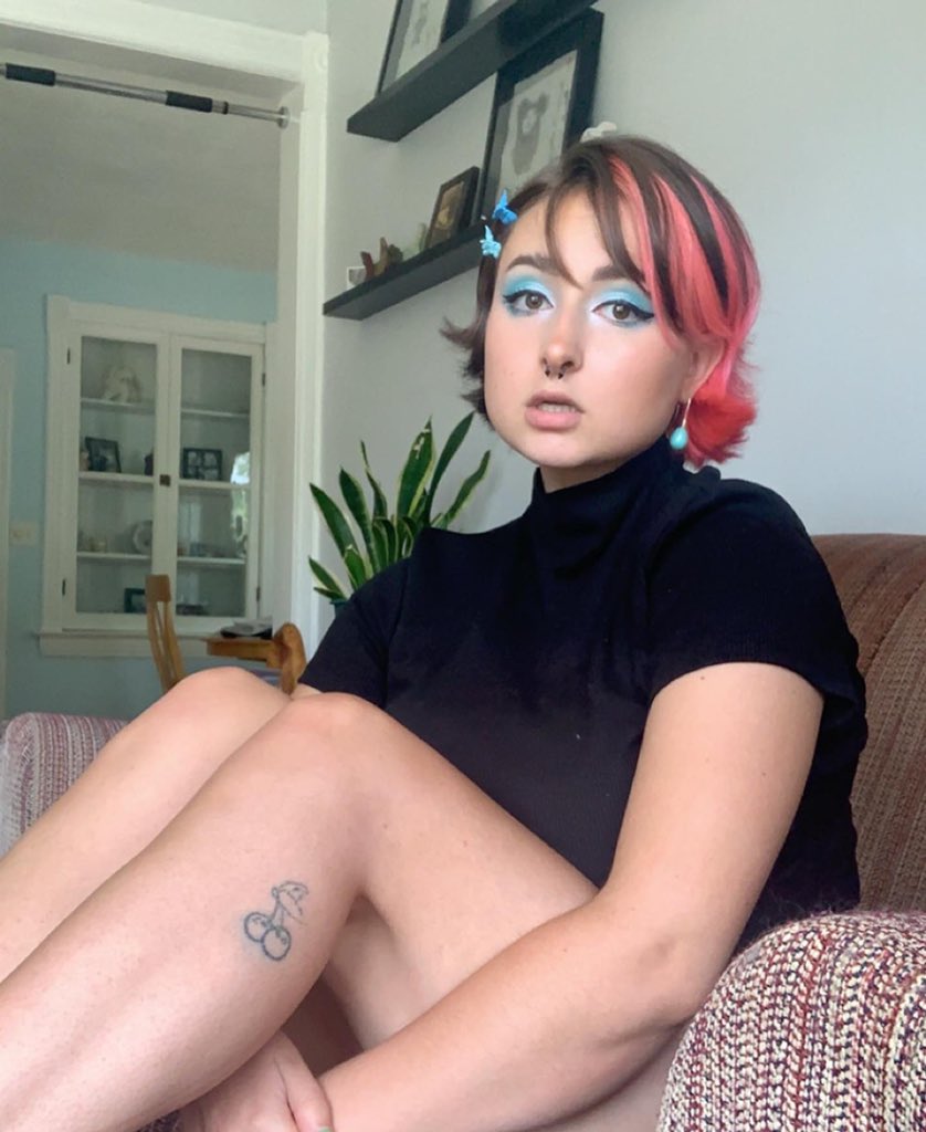 antifa_khalifa's tweet photo. my favorite thing about cutting my hair off is all of the straight men running to my DMs to whine about it.  i did this for the ladies — don’t get it twisted! https://t.co/bkiqn8PGFb