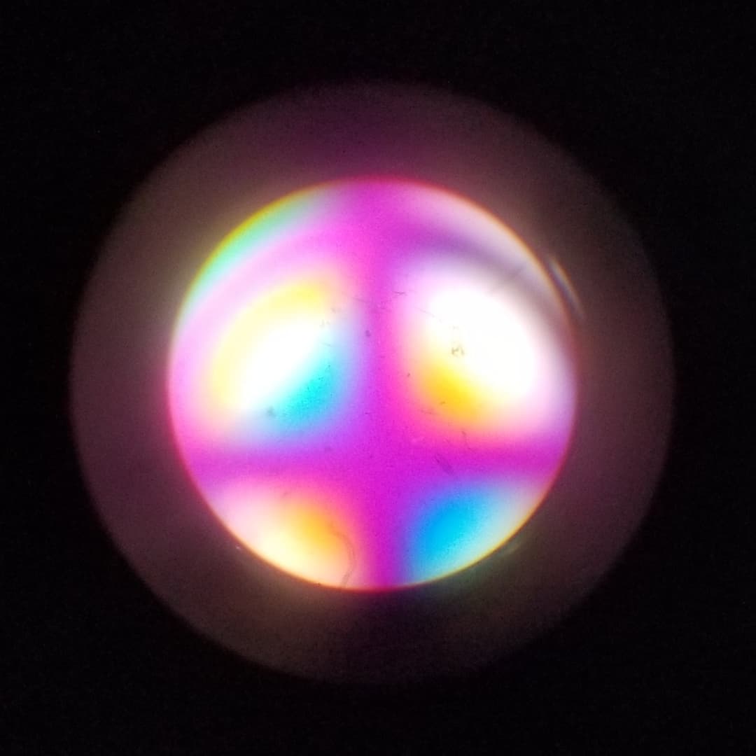 hannerzC's tweet photo. It isn't often that I get to see an optic axis figure, esp in my #metamorphosed #carbonates #Calcite is a uniaxial #mineral with a negative optic sign, so the NE corner of the crosshairs goes yellow when the #gypsum plate is entered. #geology #ThinSectionThursday #microscope https://t.co/6NZXvOdiEZ