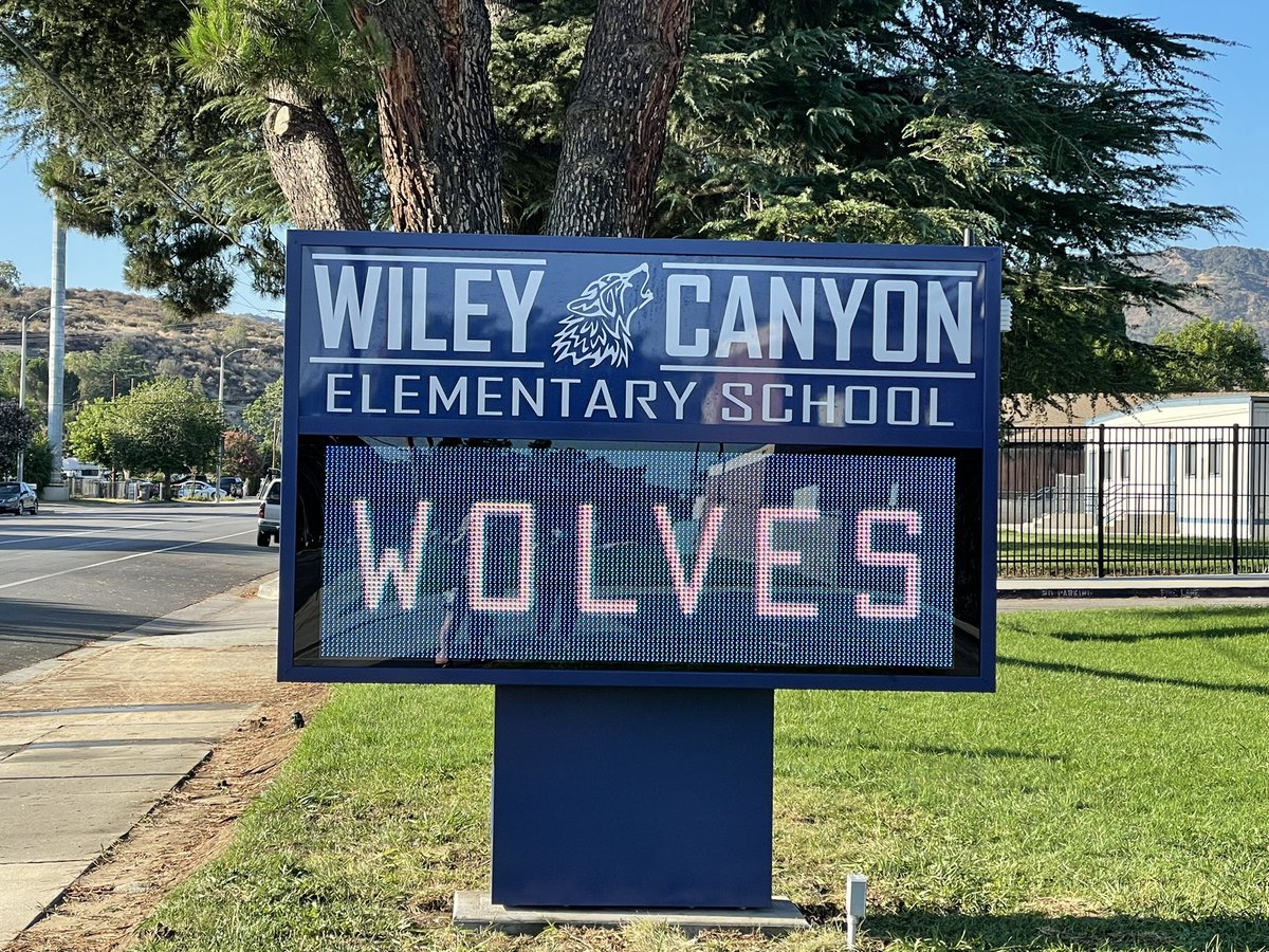 drswilliamson's tweet photo. Great news!! Our marquee is up and running! A big shout out to all of the staff, parents, and community members that worked so hard to make this happen ๐พ #wileystrong @NewhallSD https://t.co/KToMmfa7N7