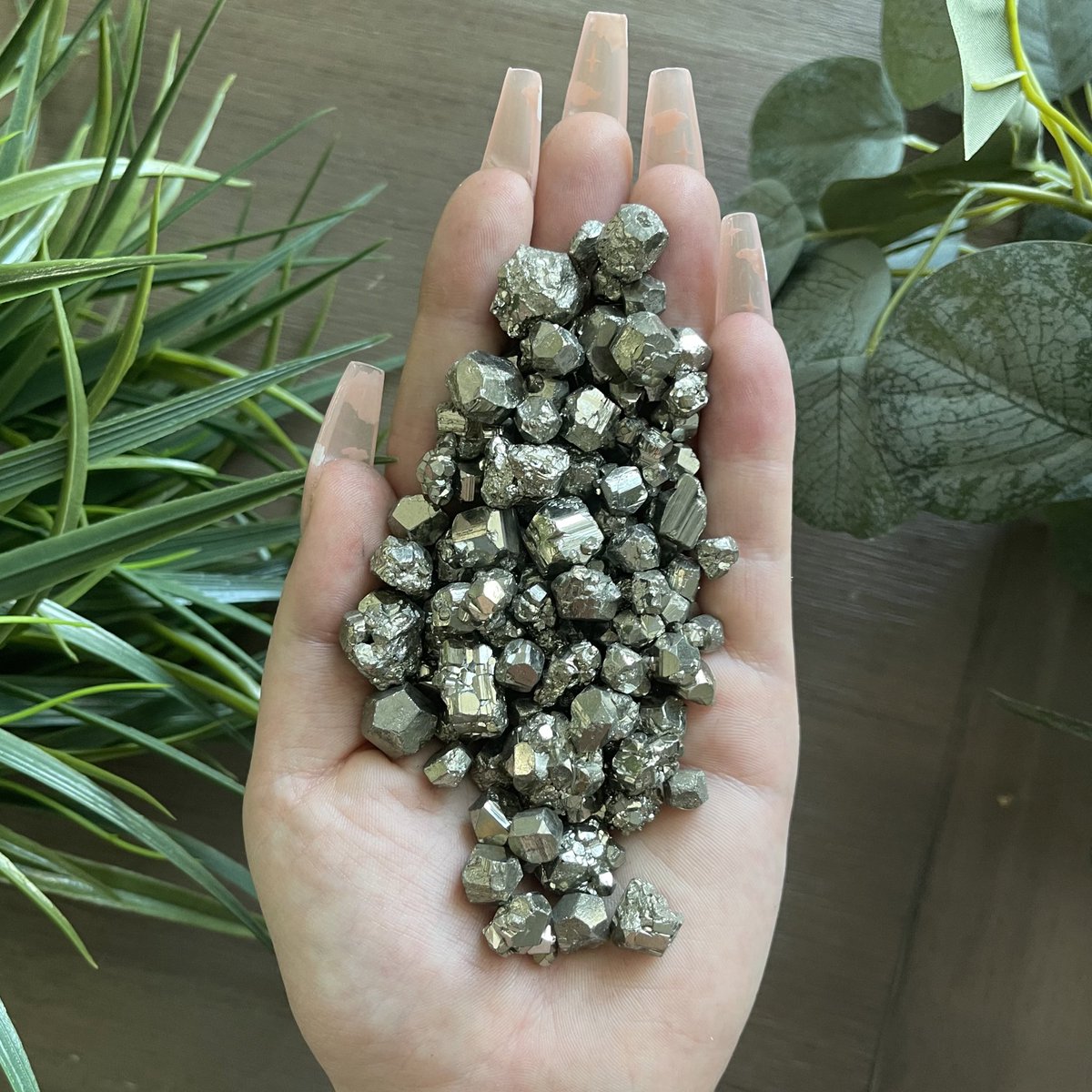 artbyjacstudio's tweet photo. Pyrite &amp; Peridot ~ aka the perfect crystal pairing for representing luck and wealth while staying compassionate and down to earth ✨🌿 https://t.co/yZctCEtbJG
