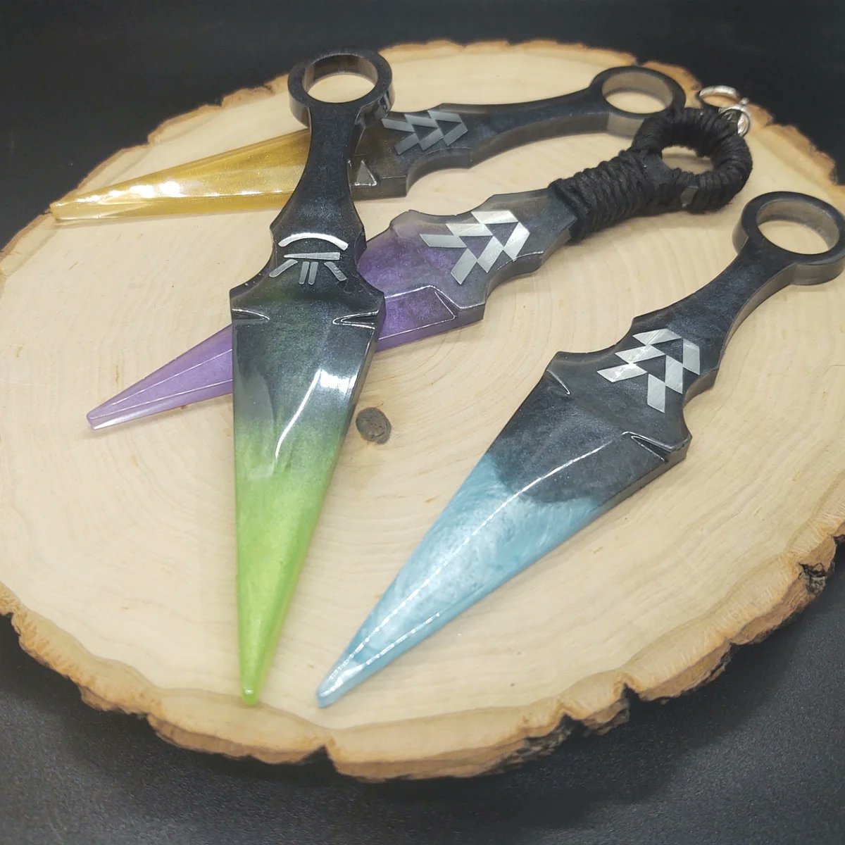 RazorsEdgeRaz's tweet photo. Having a small Summer Sale on the Main Shop! From now until Sunday (August 1st) site-wide, 15% off on all orders including new items and discounted sale paintings, and commission orders!

Promo Code: EYESUPGUARDIAN

#Destiny2Art #Destiny2 #resinart

https://t.co/nteVbkVakS https://t.co/ew7hX5iBI9