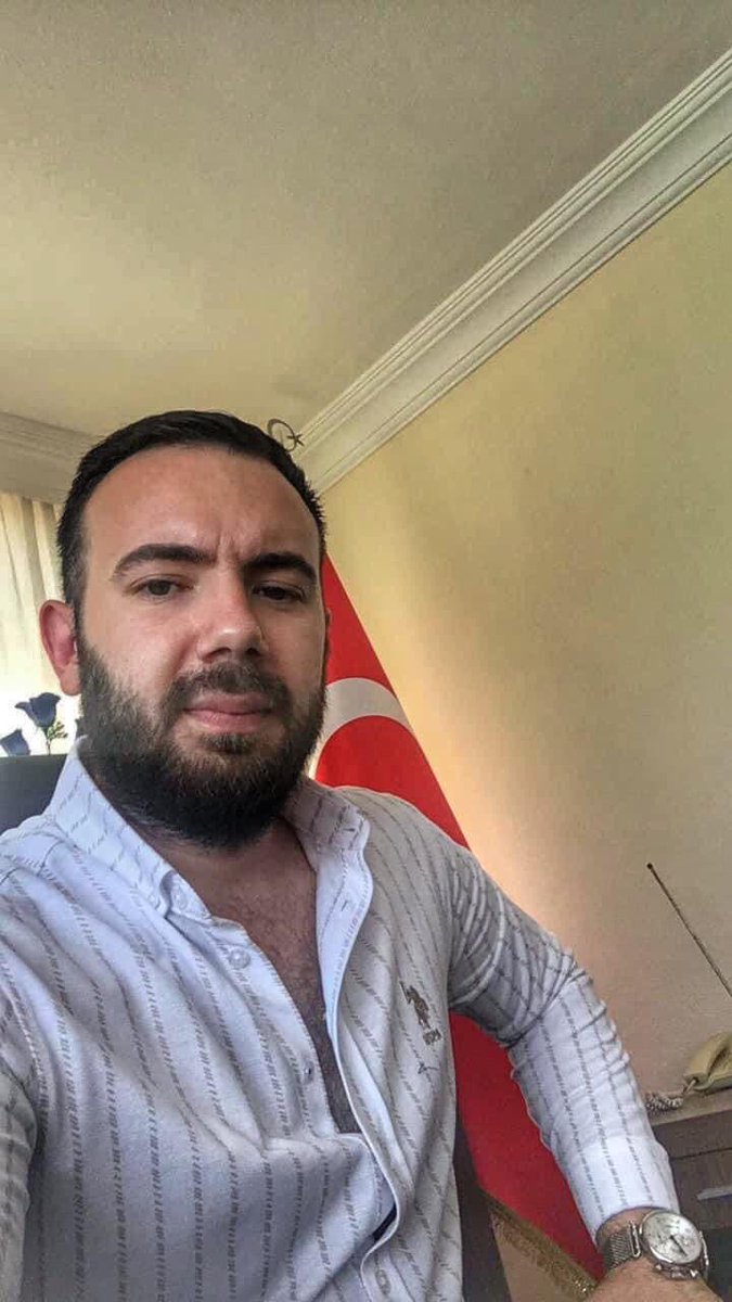 Bir duruşu olmalı insanın;
Bir bakışı
Bir anlayışı
Bir aşkı
Bir davası olmalı…

Bu KutluDava İlayı Kelimetullah davası,
Adamın adamı değil, davanın adamıyız vesselam…
