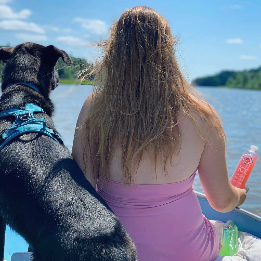 Passer une belle journée en bateau au soleil , ça donne soif non? ☀️ Heureusement, j’ai découvert l’eau pétillante, Sparkling Ice ! 🧊Disponible dans une grande variété de saveurs et qui rafraîchit à souhait !🍹En plus, la gamme de @sparklingiceca cont… instagr.am/p/CR643EOnygQ/