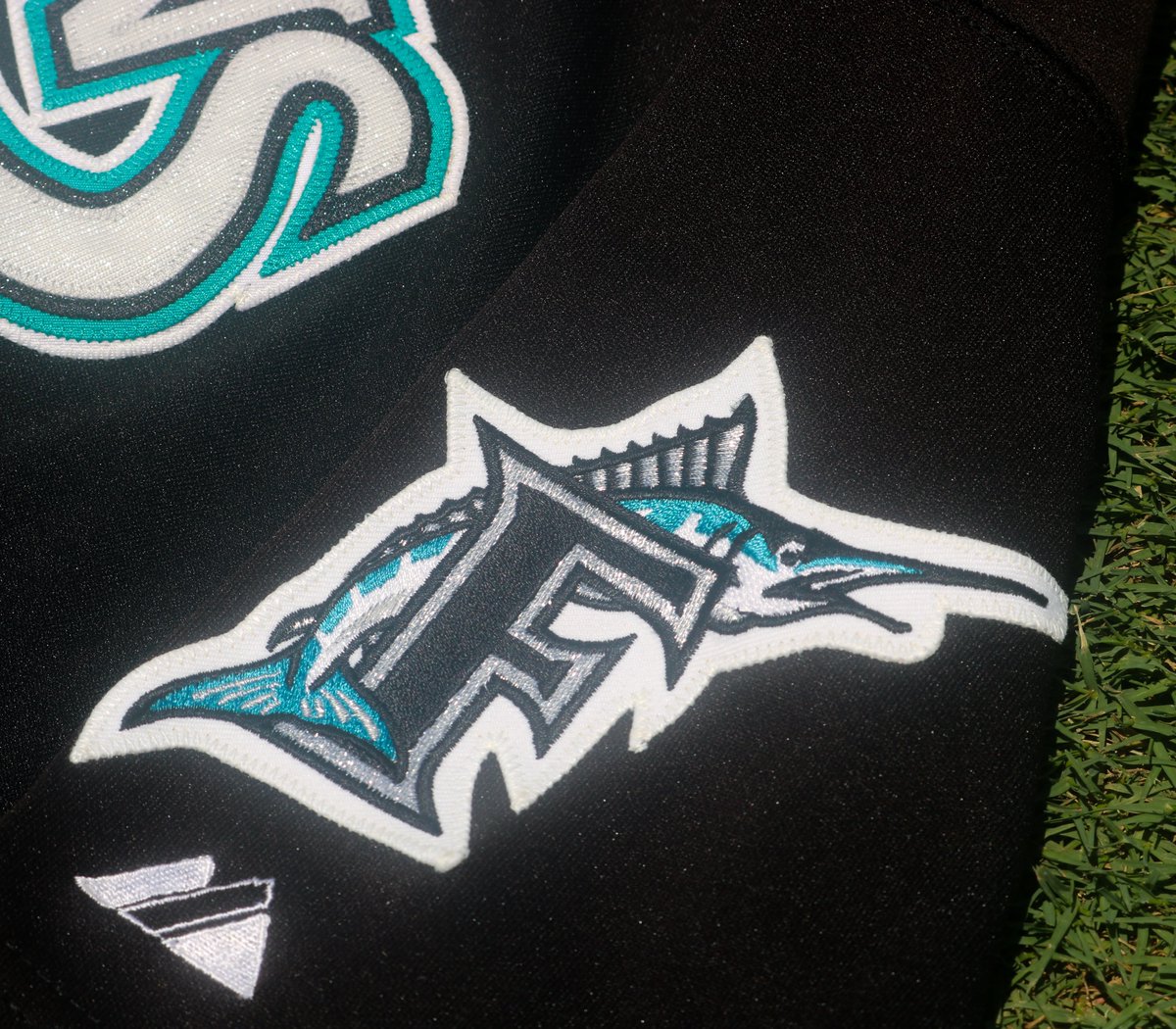 GoHammerheads's tweet photo. We know a lot of you were bummed about not winning the 𝗚𝗔𝗠𝗘 𝗪𝗢𝗥𝗡 Marlins Spring Training jersey...

So, we found another one to give away!

To enter:
RETWEET this post!
FOLLOW us!

We'll announce the winner when we get to 1⃣2⃣k followers! #RoadTo12k #HammerDown https://t.co/sUEtgej0OI