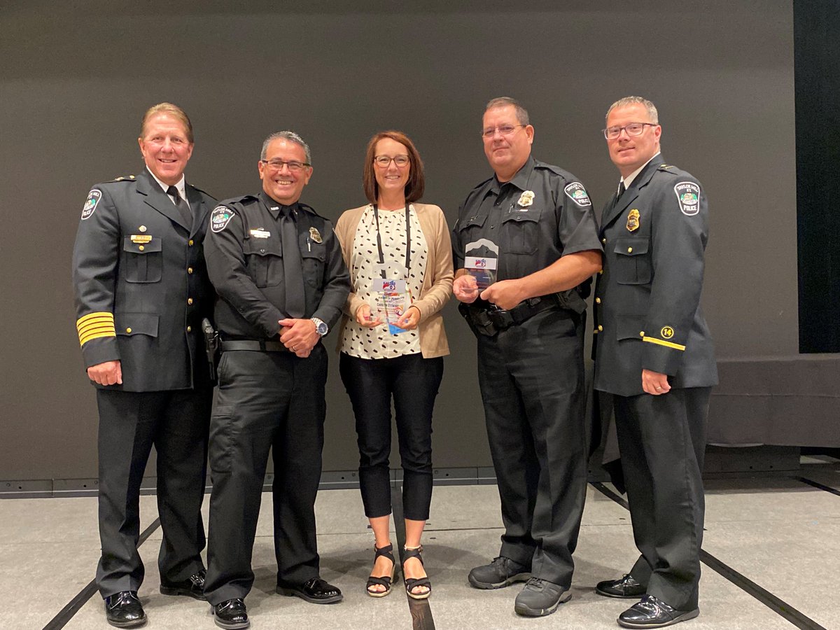 TheKCSD's tweet photo. Congratulations to Carolyn Stewart from @ScottEagles and Officer Charlie Phillips from @wmswildcat for receiving awards from the KY Association of School Resource Officers! #TeamKenton https://t.co/eHayIwLGR3
