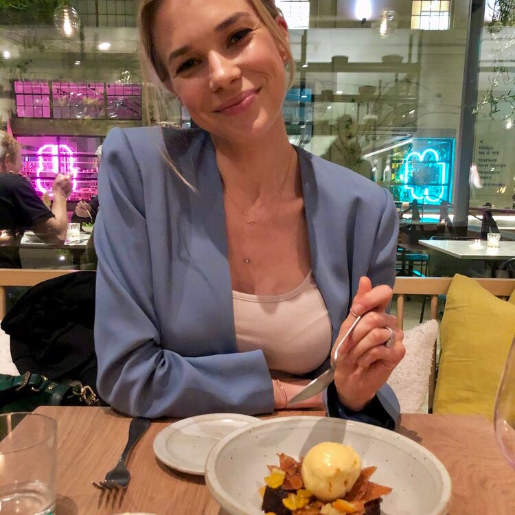 B_Maren's tweet photo. get the scoop // the best in #antiaging, minimalist #makeup, chocolate #babka, #seasonal Cali fare & more! - https://t.co/5ANaBCPBby
@isclinical @mgeorgina_dtla #isclinical #meritbeauty #minimalist #beauty #skincare #eatingLA #mgeorgina #onegbakery #chocolate #Brooklyn #serum https://t.co/lQdyooIfLc