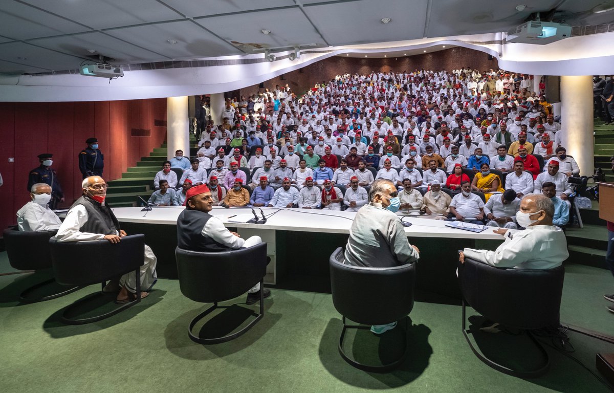 samajwadiparty's tweet photo. समाजवादी पार्टी के राष्ट्रीय अध्यक्ष एवं पूर्व मुख्यमंत्री श्री अखिलेश यादव ने कहा है कि भाजपा की लोकतंत्र में जरा भी आस्था नहीं है। 
https://t.co/92B7fd9Dku https://t.co/uE69nVWYI4
