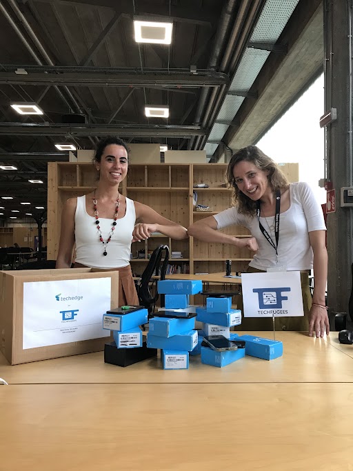 TechfugeesItaly's tweet photo. A Techfugees crediamo nelle tecnologie rigenerate e lo stesso i nostri partner a @techedgegroup ! @MariaChiaraMi ha promosso una raccolta interna al quale gli impiegati hanno potuto donare i loro vecchi telefoni 📱 di lavoro! Grazie @techedgegroup !!🙏 https://t.co/ZVqCsypVqI