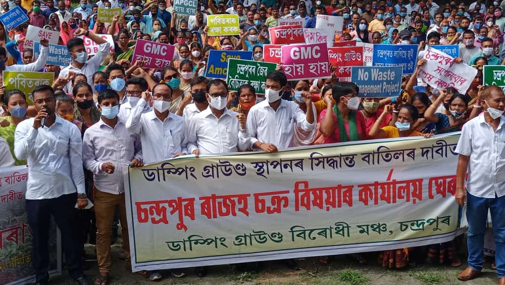 souravdas5873's tweet photo. (১)চন্দ্ৰপুৰত ডাম্পিং গ্ৰাউণ্ড স্থাপনৰ সিদ্ধান্ত বাতিলৰ দাবীত ধাৰাবাহিক গণতান্ত্ৰিক প্ৰতিবাদ অব্যাহত আছে।আজি পানীখাইটি ৰাজহ চক্ৰ বিষয়া কাৰ্যালয় ঘেৰাও কৰি অতি শীঘ্ৰে চন্দ্ৰপুৰৰ ডাম্পিং গ্ৰাউণ্ড স্থাপনৰ সিদ্ধান্ত বাতিল কৰিবলৈ দাবী জনায়। https://t.co/cbdUeuXsKo