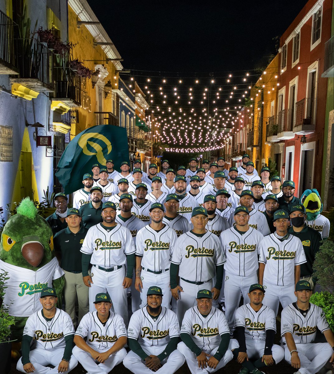 Pericos_Oficial's tweet photo. 🚨 LA FOTO PERFECTA SÍ EXISTE 🚨

➡️ El callejón de los sapos fue el escenario ideal para la 📸 oficial de los #Pericos 2021 🤩

Por cierto, uno de nuestros lugares favoritos 😍

#VolaremosAlto #PorEl6to https://t.co/TqORp73CR0