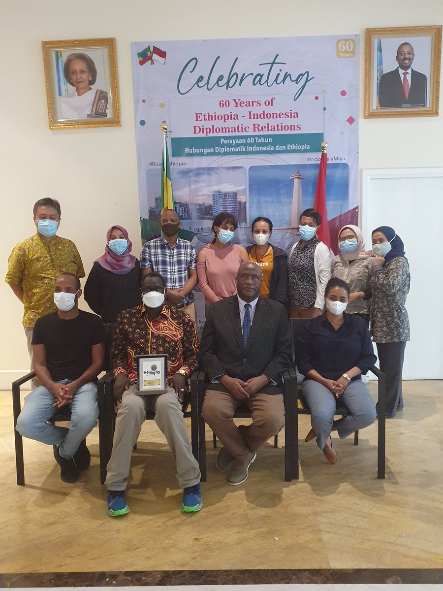 ja_embassy's tweet photo. A farewell party hosted by z staff of z Embassy was held for Mr Gatluak Tut who is leaving Jakarta for Addis Ababa. The afternoon was spent exchanging gifts and giving speeches on z time spent working together. The Embassy staff wish good luck and sucess in his future endeavours. https://t.co/EubB3vxHJ5