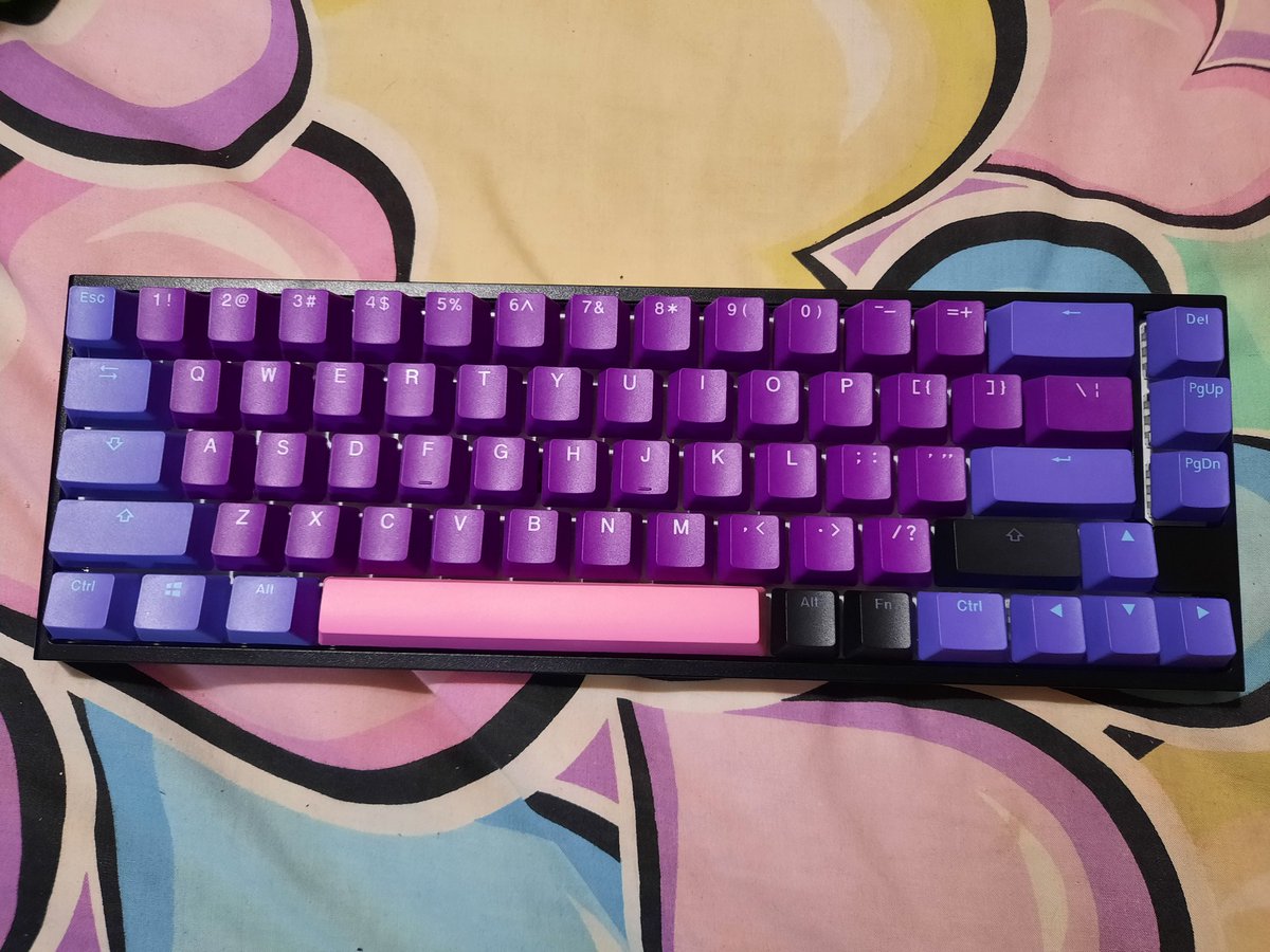 kittynakajima27's tweet photo. I realised I got distracted and never posted a before and after photo. I love it so much.
#keyboard #duckykeyboards #keycaps https://t.co/xhhPGSnBsN