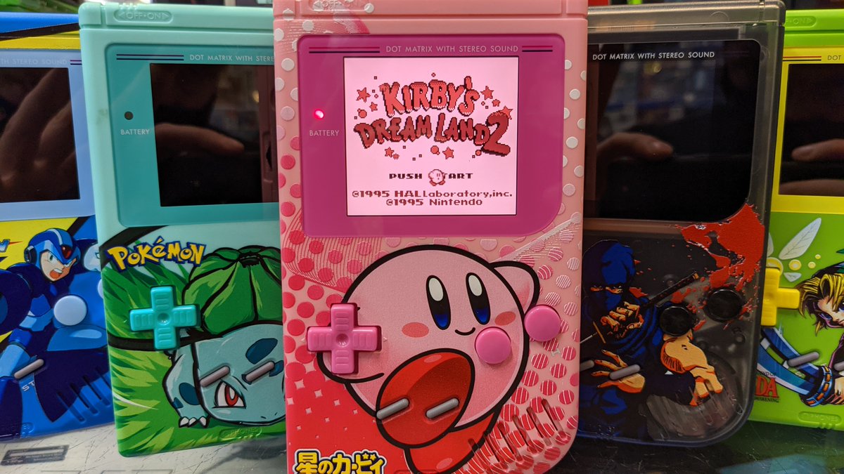 VideoGamesNYC's tweet photo. #RETROUPGRADE: KIRBY KIRBY KIRBY
This #Kirby-themed #OriginalGameBoy is hungry for all your #GameBoy games!
Upgraded with a custom painted shell, glass screen cover, new speaker, IPS LCD screen with selectable brightness and colors.
#OldSchool #RetroCollector #RetroModding https://t.co/4lIVOrRHwn