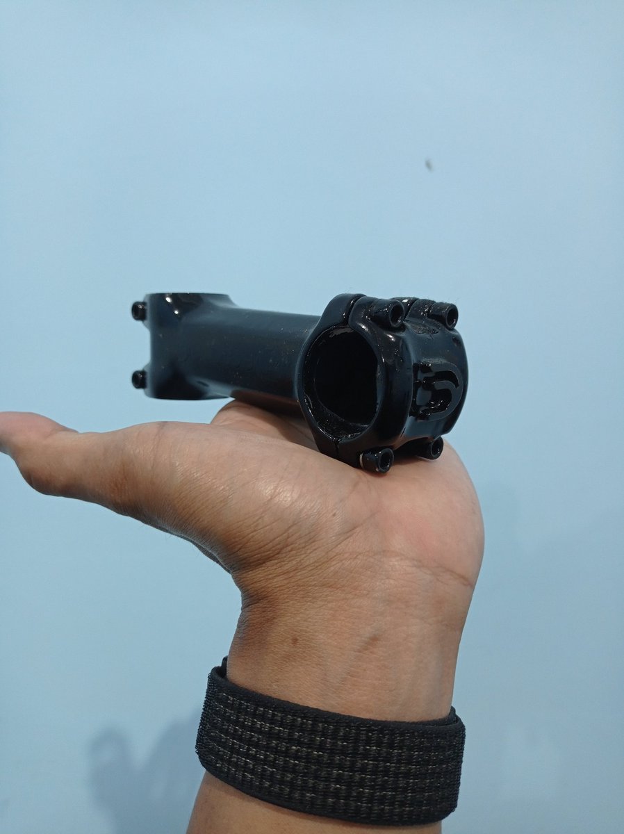 Alfiyusufff's tweet photo. Yuk di beli murah aja 
Seat posh uno 31,6 x 30 Rp.150.000
Stem Deda Zero1 110 6° Rp. 200.000
#fnfjb https://t.co/bSbgMloZcw