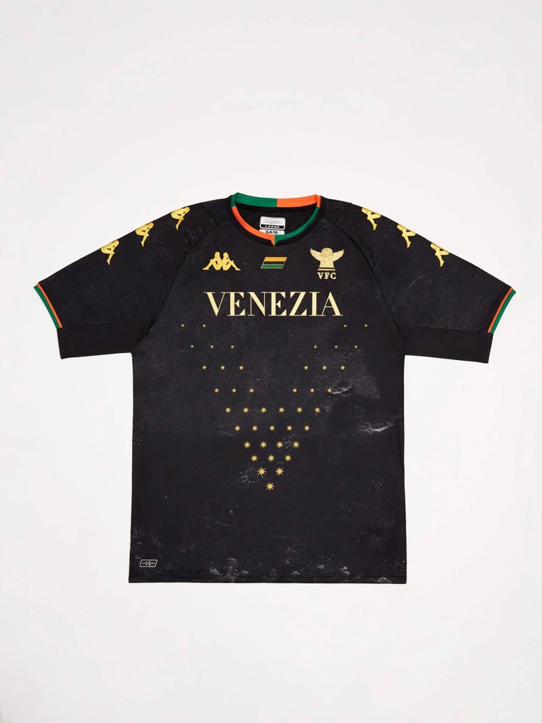 VFCinRome's tweet photo. Abbiamo la combinazione di colori più bella del mondo e tra questi non c'è l'oro. Rispettate le tradizioni @VeneziaFC_IT @VeneziaFC_EN @il12esimoleone https://t.co/6Ehkr6NSe3