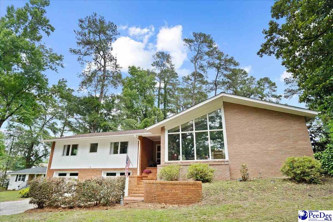 crossonrealty's tweet photo. Just Reduced!  $349,900.00, 3BR, 4BA, 520 S Cashua Drive, FLORENCE, SC 29501, Full Details https://t.co/PCT36UIeQN https://t.co/HLMGofhAwb