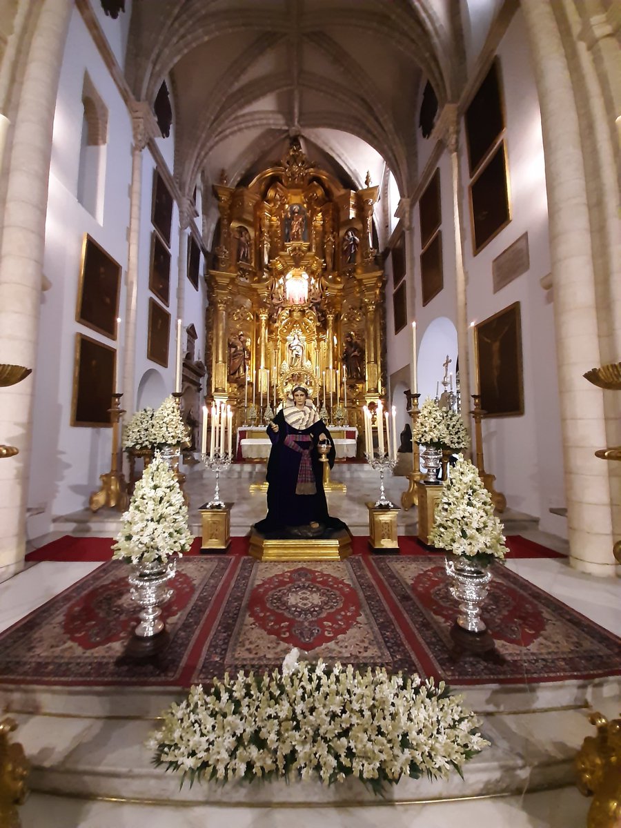 "Marta contestó: 
- Sí, Señor: yo creo que Tú eres el Cristo, el Hijo de Dios, el que tenía que venir al mundo." (Juan 11, 27) 

#SantaMarta es patrona de la #hostelería,  de la hospitalidad y de quienes llevan a cabo las labores del hogar. #29Julio #HazTurismos