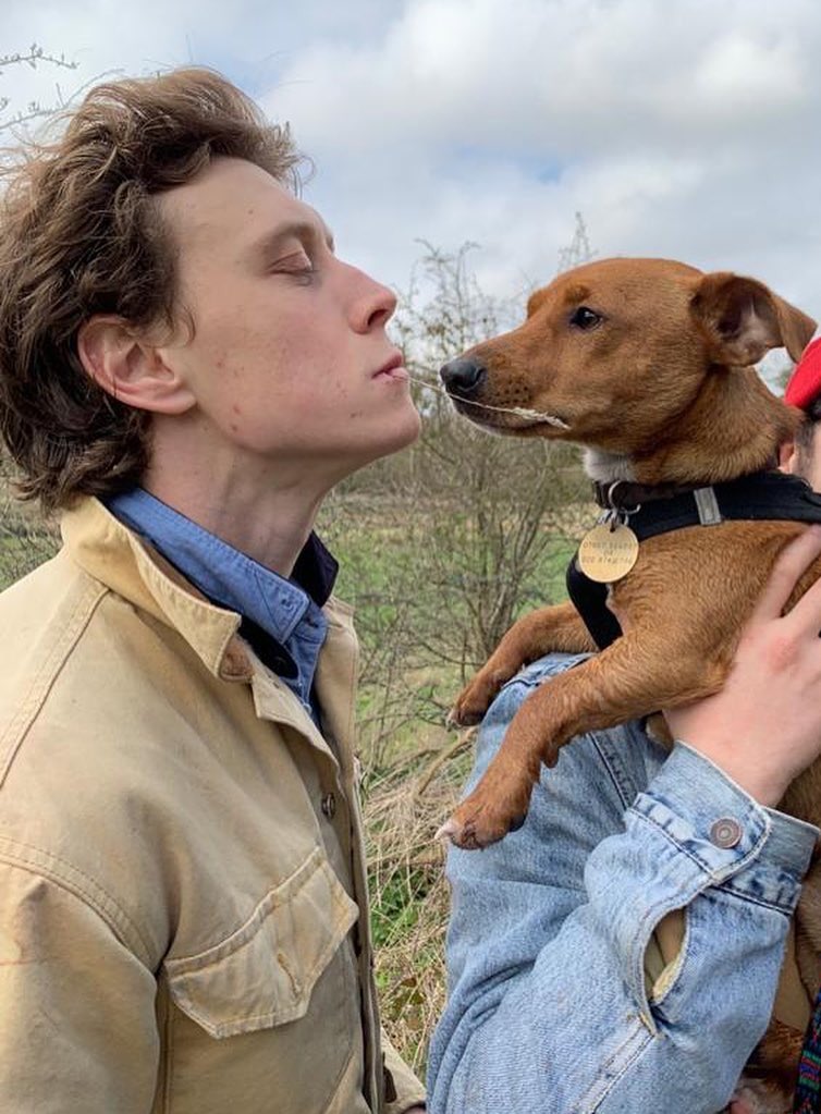 _realtomh's tweet photo. #ThomasIG
⠀ ⠀📍Isle of Wight, United Kingdom

          _𝗿𝗲𝗮𝗹𝘁𝗼𝗺𝗵 making friends with pup.
⠀ ⠀
𝗧𝗮𝗴𝗴𝗲𝗱 — none https://t.co/Bpt3iXj5SO