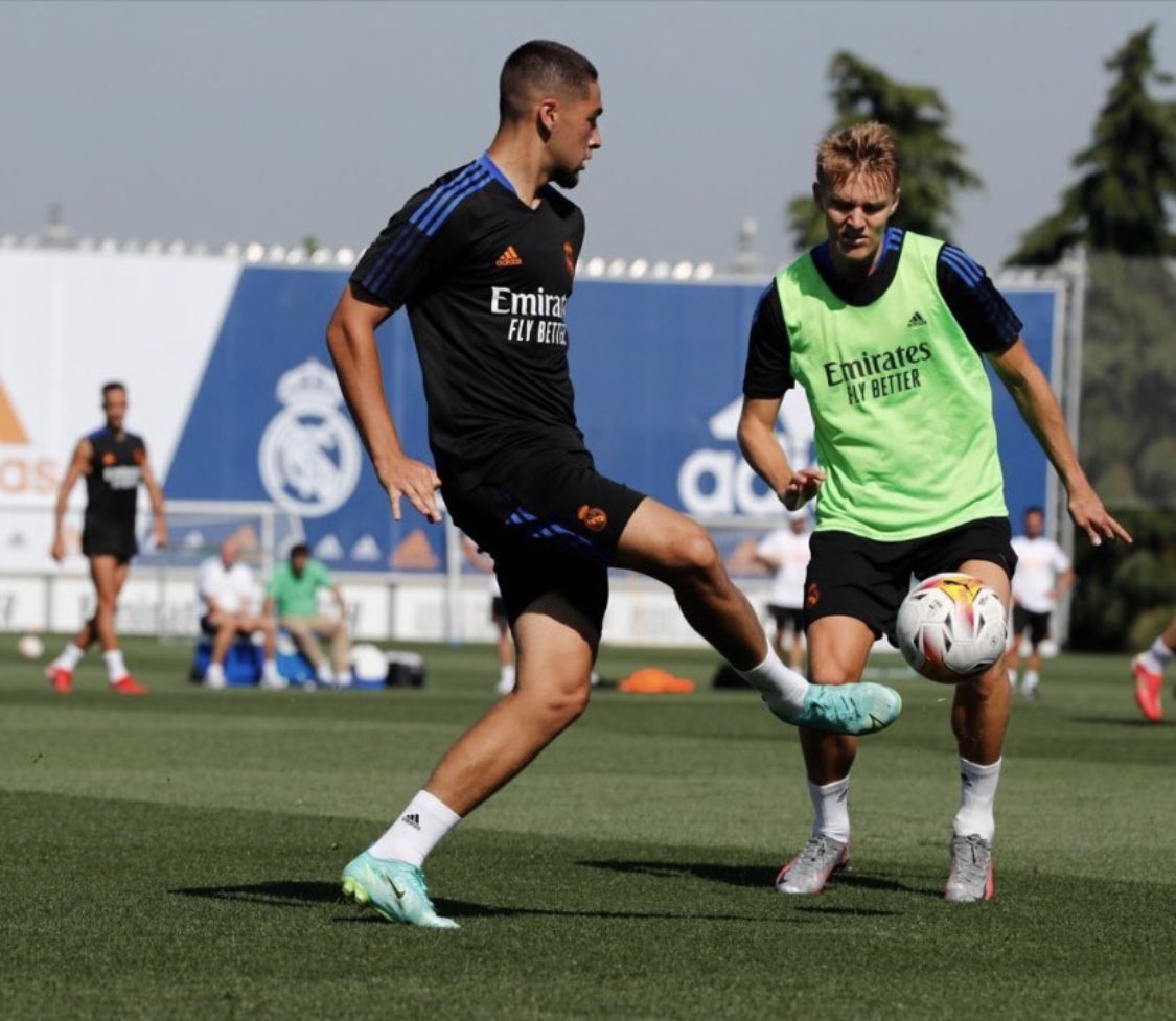 FabricaMadrid's tweet photo. 📸| Rafa Marín, David González and Óscar Aranda in training with the first team today. https://t.co/bYj5jadKZc