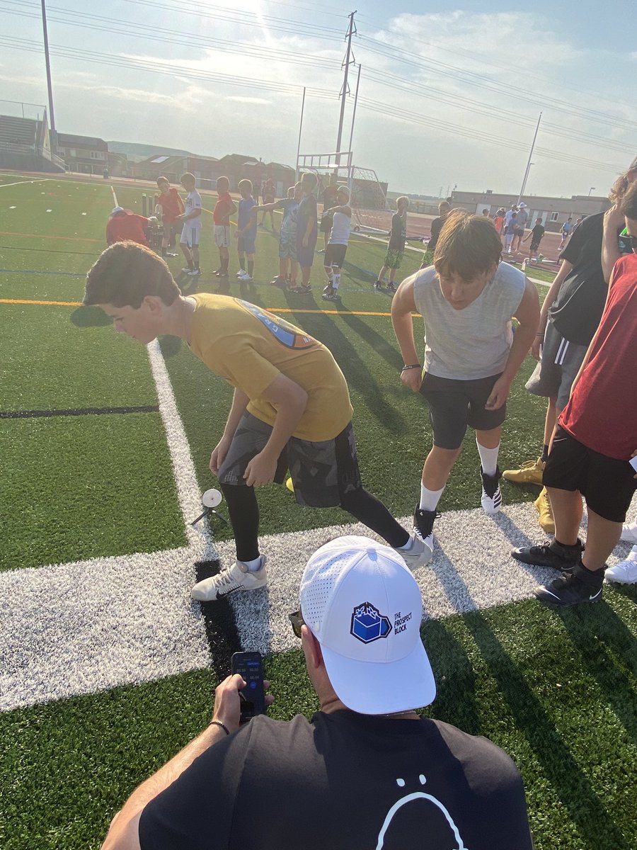 Great night testing with over 100 youth athletes from the Parker Hawks Youth Football program hosted by <a href="/Pivotal_SP/">Pivotal Sports Performance</a> and <a href="/coach_pman/">Patrick Nolan</a>! Lots of fun watching these kids@compete. @ProspectBlock