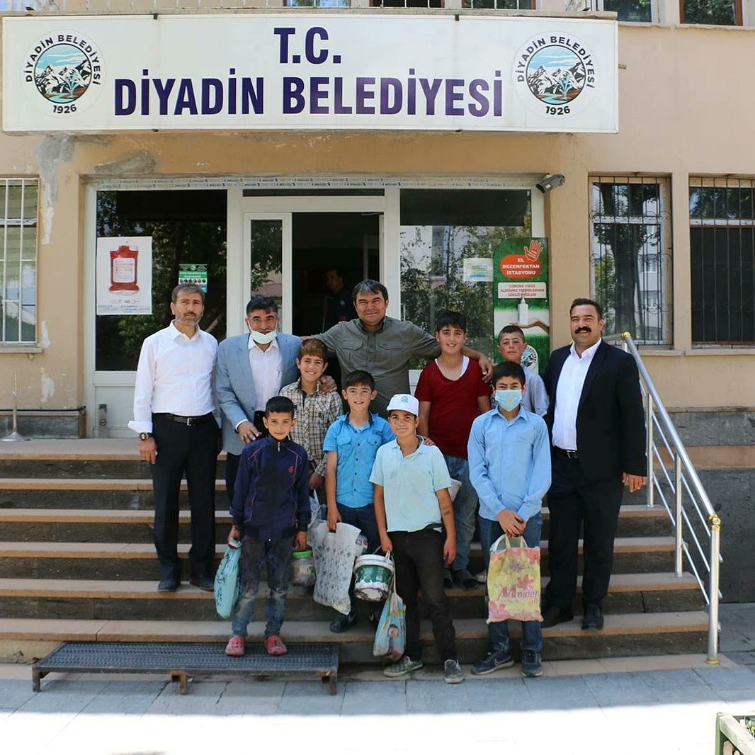 Şanlıurfa Ak Parti Belediye Meclis Üyesi İzzet Çiftçi, Ankara Gelir İdare Personel Gurup Başkanı Kadir Çicek, Şanlıurfa Ak Parti İl Yönetim Kurulu Üyesi İsmail Kaçmaz; Kaymakam Belediye Başkan V. Sn. Alper Balcı’yı Makamında Ziyaret Ettiler.