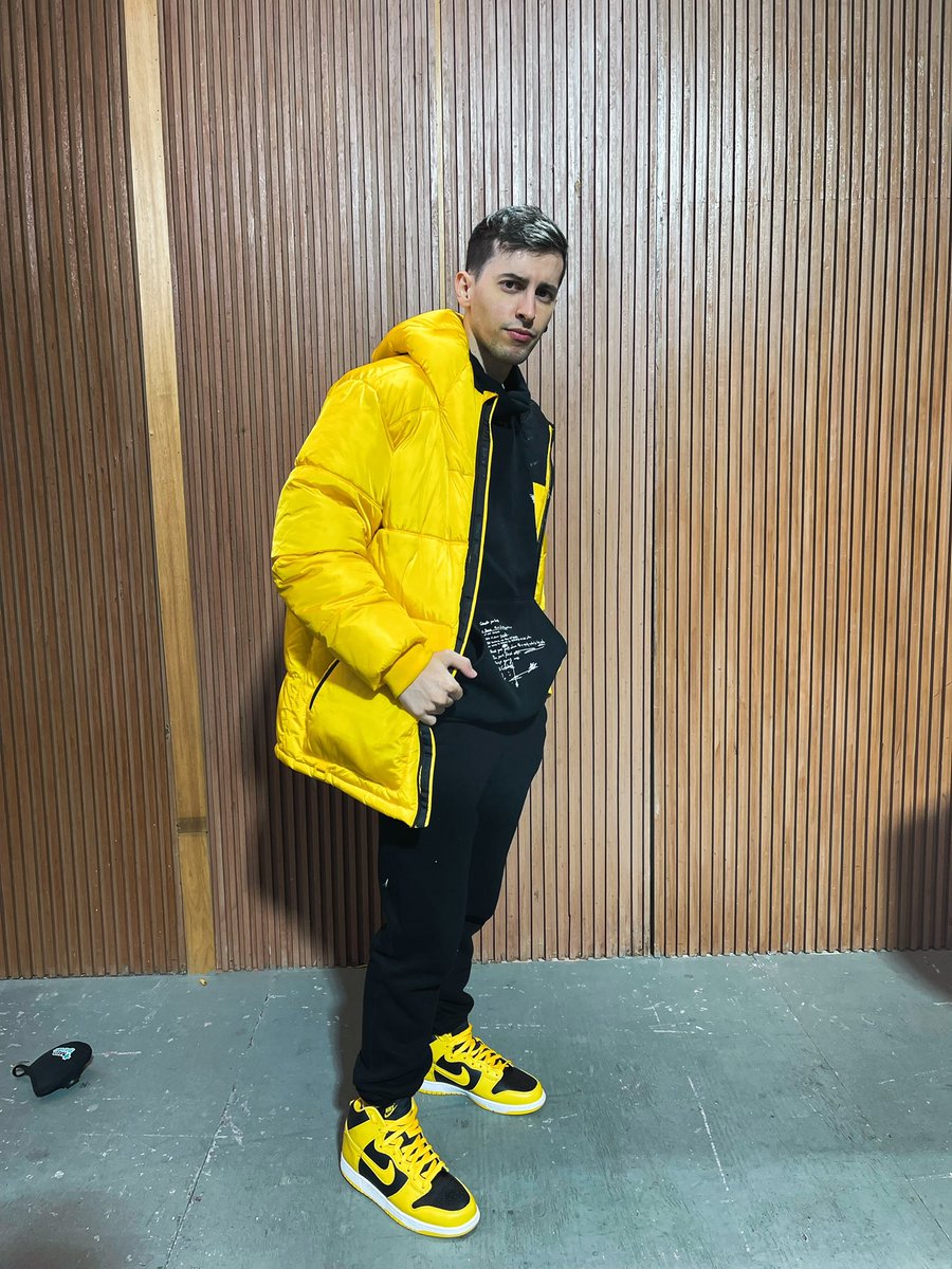 Robleis01's tweet photo. el único y verdadero black and yellow?? https://t.co/sIVrvBhZ7G