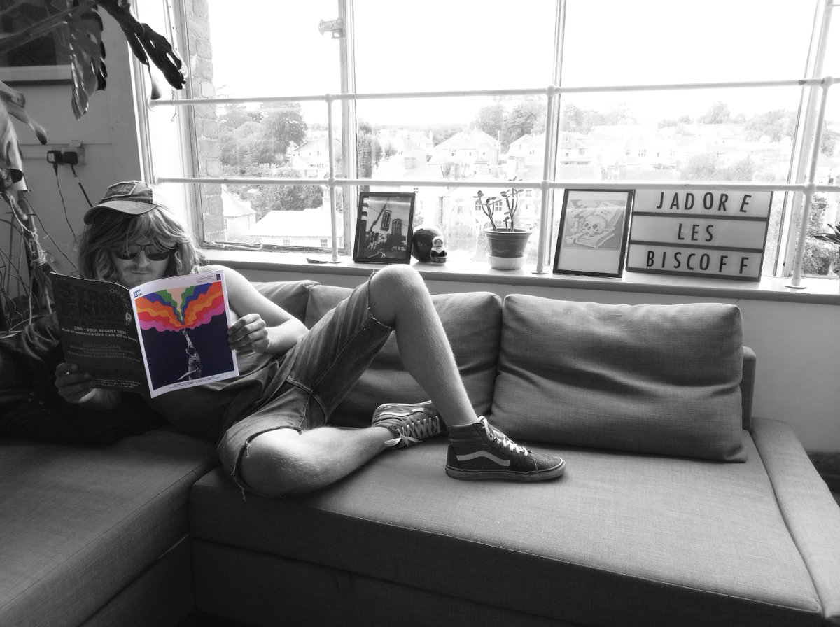 GoodOnPaper_'s tweet photo. Issue 75 Sept 21 out now! #goodonpaperstroud #jadorelesbiscoff #loungin #howdoyoureadyours? https://t.co/1y1q8SiOpP