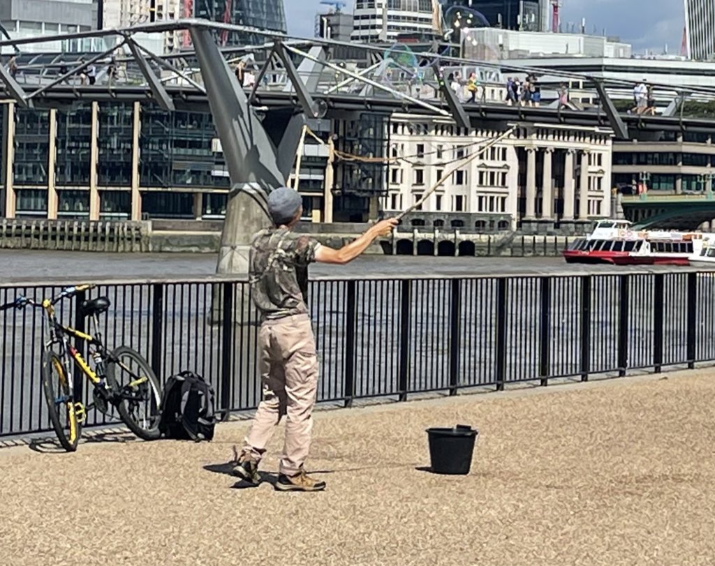 Cheesy London tweet media