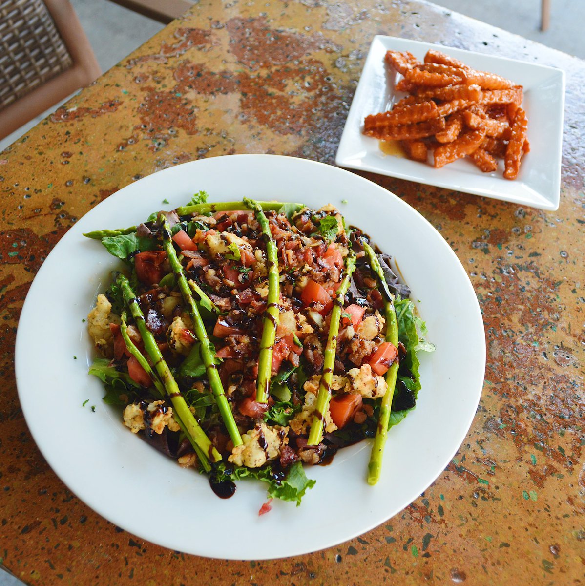 202SocialHouse's tweet photo. Congratulations to this weeks free lunch winner @em_fitness1. 

Today’s Special is the Emily Salad. Mixed greens with fried goat cheese, tomatoes, asparagus, bacon bits &amp; a balsamic reduction. Served with a side of sweet potato fries in a honey, sugar, cinnamon sauce. $11.99 https://t.co/2P6BFO5yoU