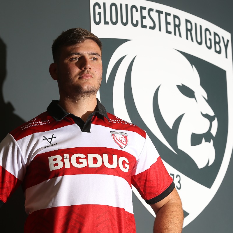 gloucesterrugby's tweet photo. 📣 In launching our 2021-22 home shirt, Gloucester Rugby is delighted to welcome @BiGDUG as our new Main Club Partner!

Gloucester-based @BiGDUG will proudly feature on the front of our brand-🆕 @oxensportsuk home shirt. 😍

🍒 Pre-order now 👉 https://t.co/FnyryF7L49

📰👇