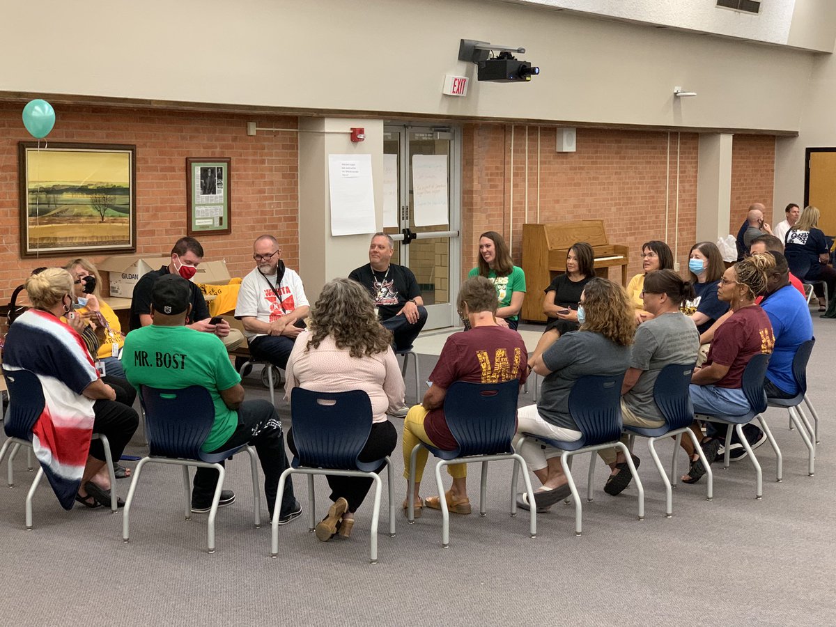 gilalvarez259's tweet image. Elementary principals engaging in a community building restorative circle at their principal learning academy. They are committed to ignite learning throughout @WichitaUSD259! #Wpsignitelearning #wpsproud @AThompson259