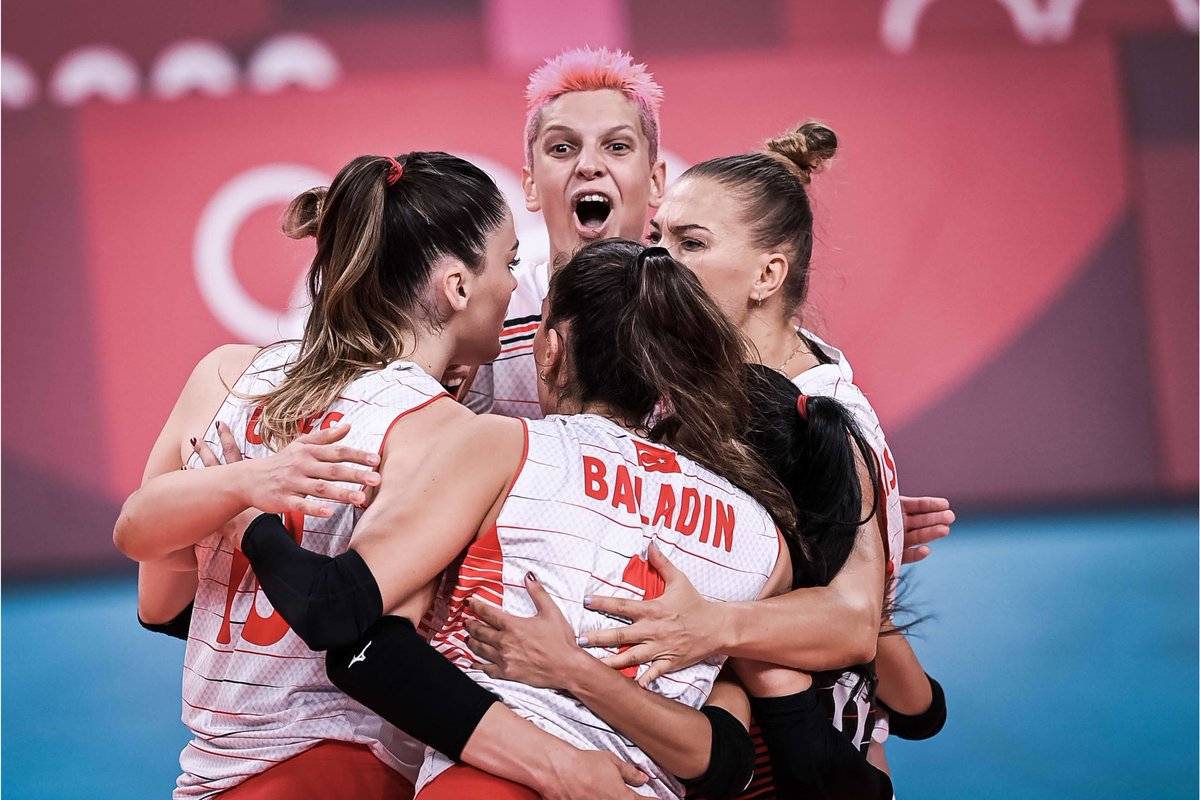 playspor's tweet photo. 🇹🇷 GERİ DÖNDÜK! 

Dördüncü seti 25-19 kazanıyoruz! 🔥

🇺🇲 ABD 2-2 Türkiye 🇹🇷 https://t.co/p6qZENYFKT