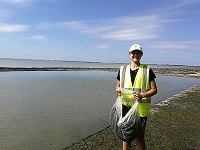 NESussexandKent's tweet photo. Fantastic effort from the NE #Coastbusters volunteers, this time removing invasive wireweed (Sargassum muticum) from a tidal pool on the Thanet Coast. Volunteers removed a total of 131kg of weed last week significantly reducing opportunity for it to spread to nearby rock pools. https://t.co/7ZDoMMa7mj