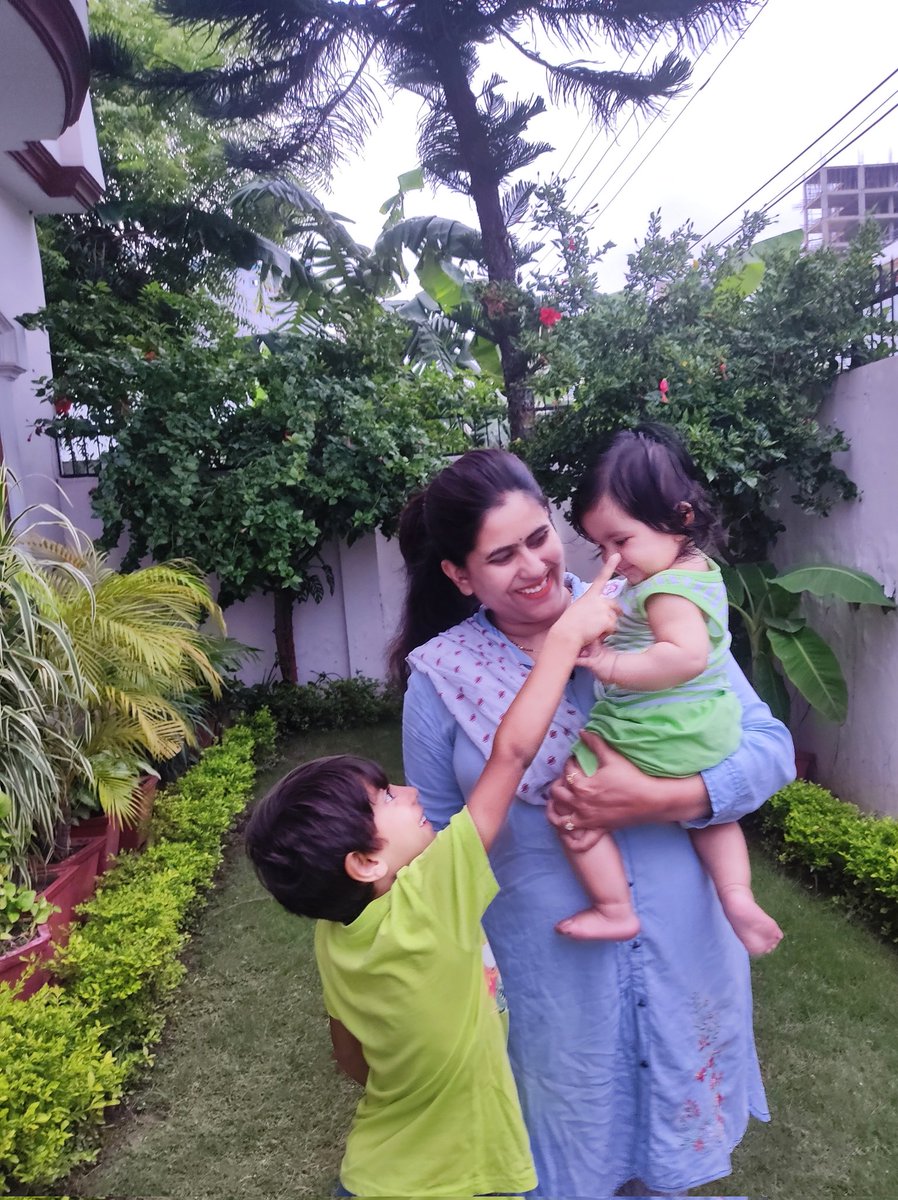 Shikha0222's tweet photo. हर मर्ज का इलाज नही दवाखाने में ,

कुछ दर्द चले जाते है ,

परिवार के साथ मुस्कुराने में । https://t.co/TkJODF2SmD