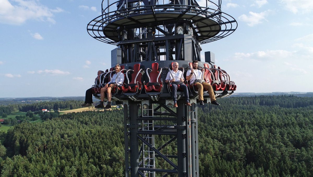 parkerlebnis's tweet photo. Nach Inbetriebnahme 2020 jetzt auch offiziell eingeweiht: #Voltrum, Süddeutschlands höchster Free-Fall-Tower im @bayern_park https://t.co/72iqpqdZJg https://t.co/yPaz1oO216