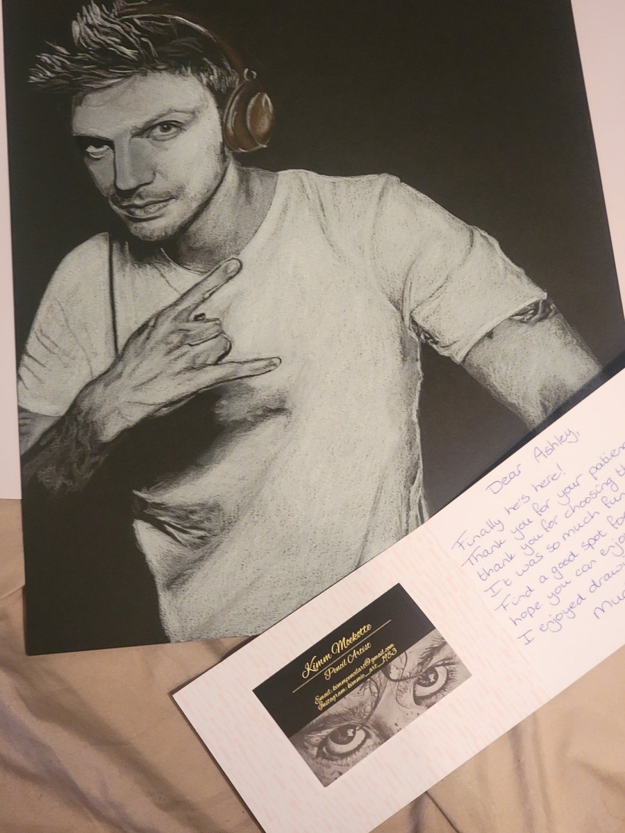 Huelsie1's tweet photo. He is here and he is beautiful!!! Thank you @kimm_moekotte this drawing is perfect !! @nickcarter jumps off the page!! #framingthis https://t.co/CDUPhHg2mx