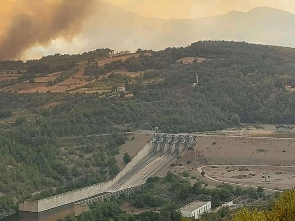 Osmaniye’de ki yangın Aslantaş barajına yaklaşıyor