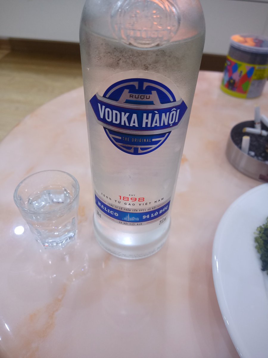 SpeedJokermao's tweet photo. レストラン閉まってるから自炊した!
でも、失敗!
やっぱり、酒じゃ〜!
#ハイフォン #hảiphòng https://t.co/B7HcQPmRQL