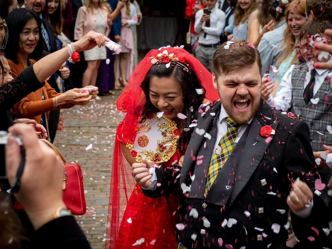 OutThereArt's tweet photo. Weddings are back!! Celebrating with this beautiful couple last weekend at the #MataraCentre in Gloucestershire...happy days 😍 #outthereart #weddingphotography #cotswoldweddingphotographer #confettishot #happyeverafter https://t.co/gu1Elay1dx