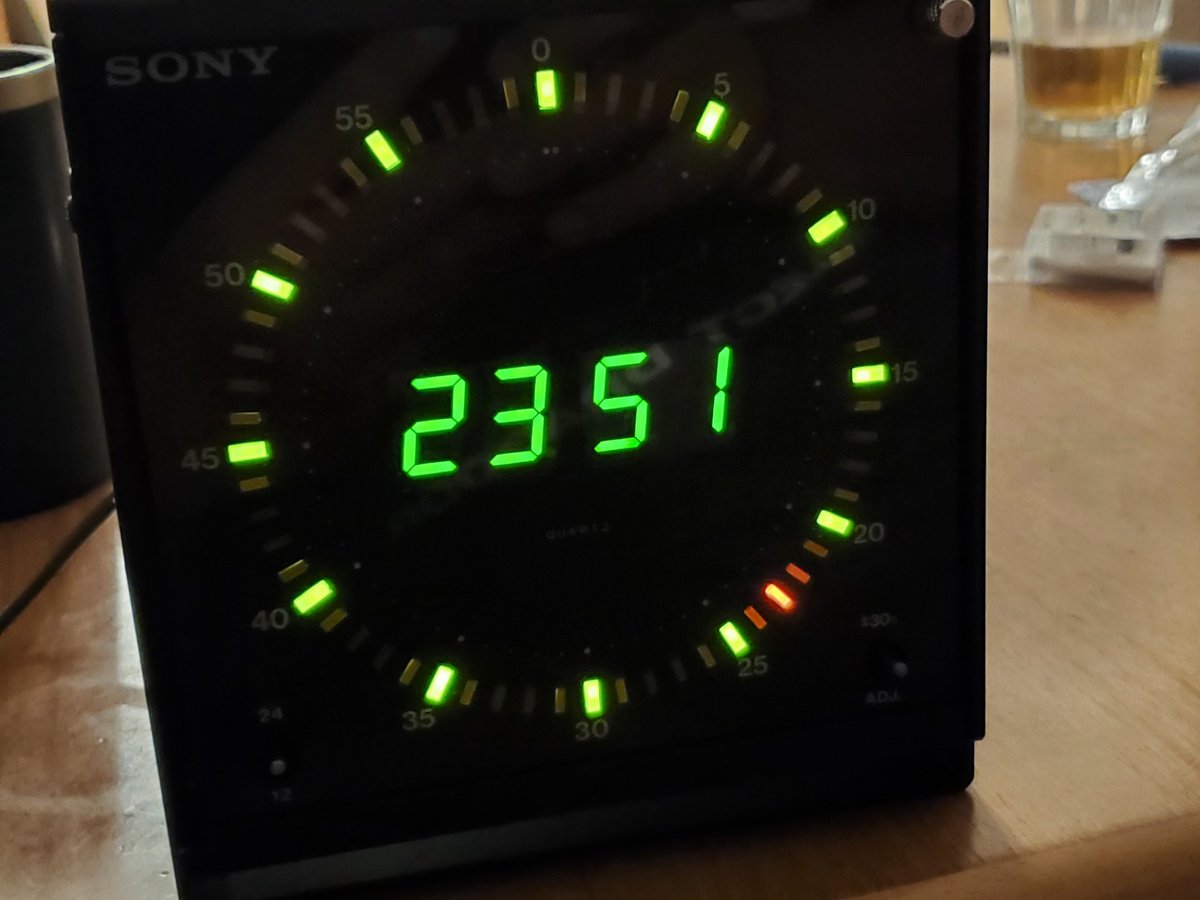 ソニー製デジタル時計（Z80内蔵）、XLR 12Vの電源ケーブルつくって電源