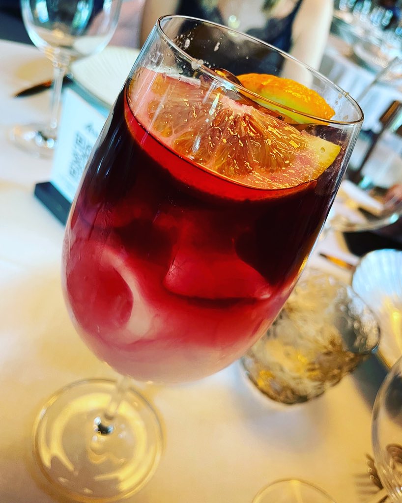 CPEREZANDUJAR's tweet photo. Celebrando con mi equipo el final de un año judicial de infarto. Soy muy afortunada por trabajar con personas tan jóvenes y con tanto talento. Todos los días aprendo de las nuevas generaciones. #Gracias #TeamProcesal #ITERLaw #Abogacía #Madrid #Julio #2021 https://t.co/TjzvZvlx8m