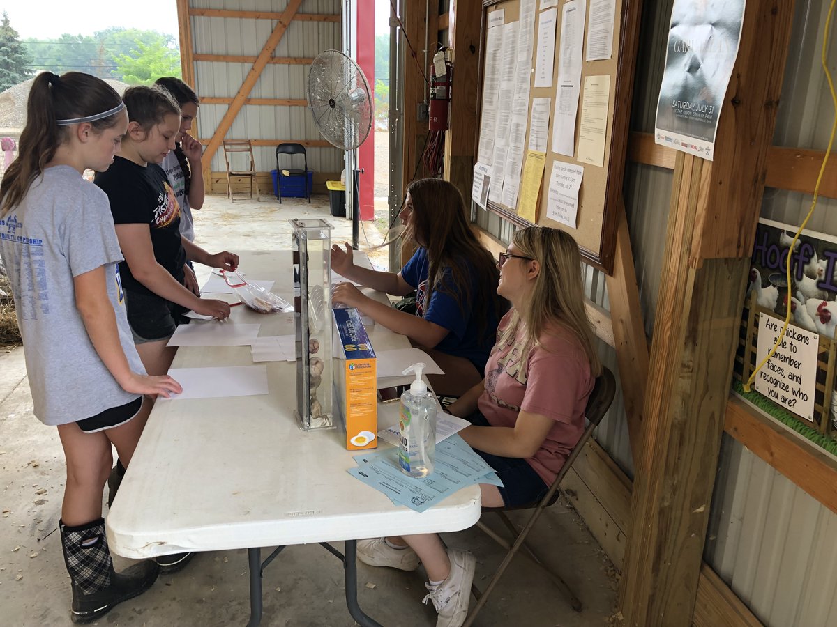 MarysvilleOHFFA's tweet photo. More photos from today's Marysville FFA Youth Scavenger Hunt!
#FFA #UnionCountyFair https://t.co/lkk2JRjvYx