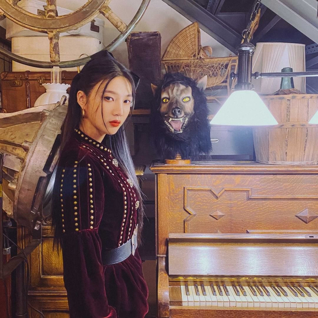 ถ่ายคู่กับหน้ากากหมาป่าอาบีบี?!??!?!