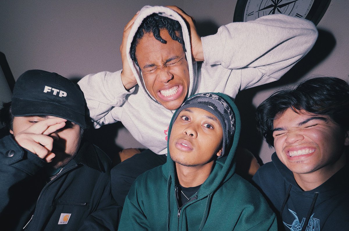It's the first day of #Lollapalooza, and we're back with another artist feature! This time we spoke with hip-hop group from the Bay Area, <a href="/AGCLUB_/">AG CLUB*</a>. Don't forget to check them out at Bottom Lounge tonight and on the Grubhub Stage tomorrow at Lolla!

readbuzz.com/2021/07/29/ag-…