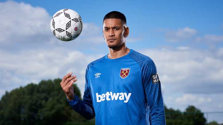 TransferNewsCen's tweet image. OFFICIAL: West Ham have signed goalkeeper Alphonse Areola on a season-long loan from PSG with an option to buy.