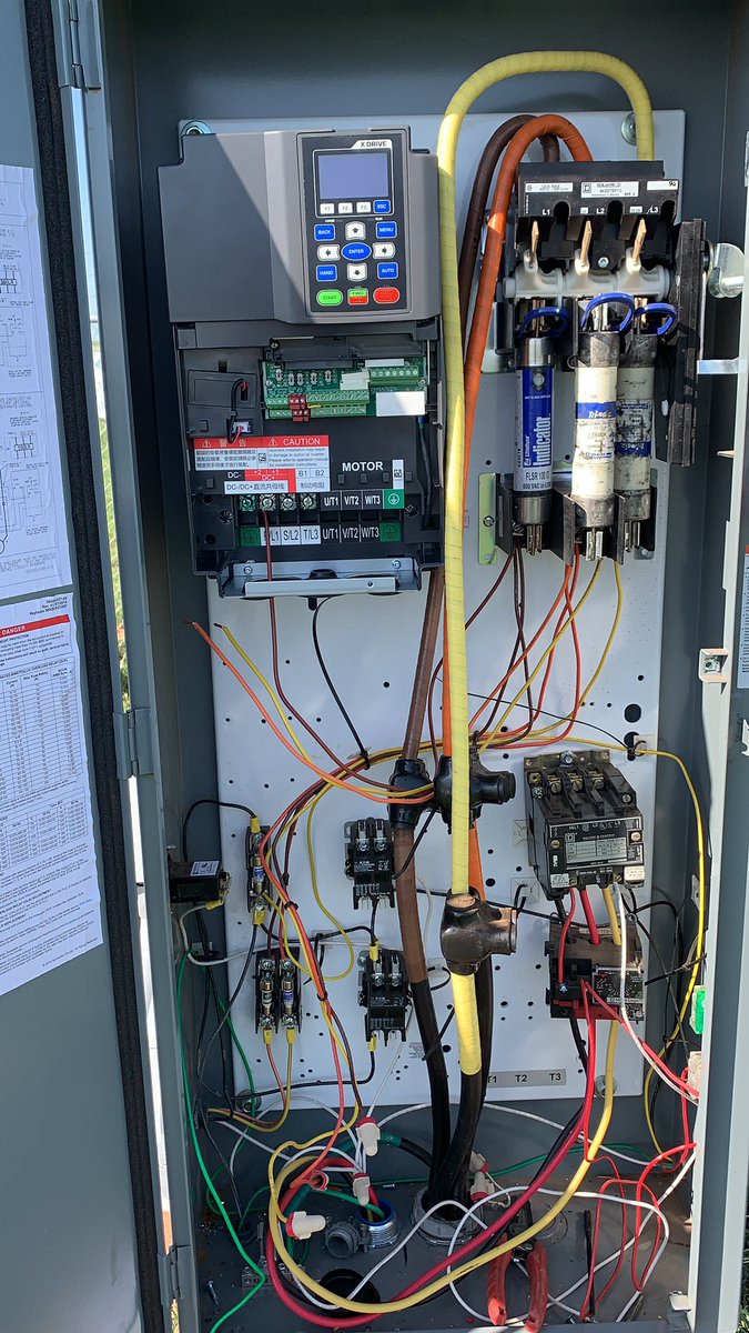 RowdyAllen3's tweet photo. You wanna get a headache? Wire one of those up and get it working right.  That is all. https://t.co/5iIJvsAsNq