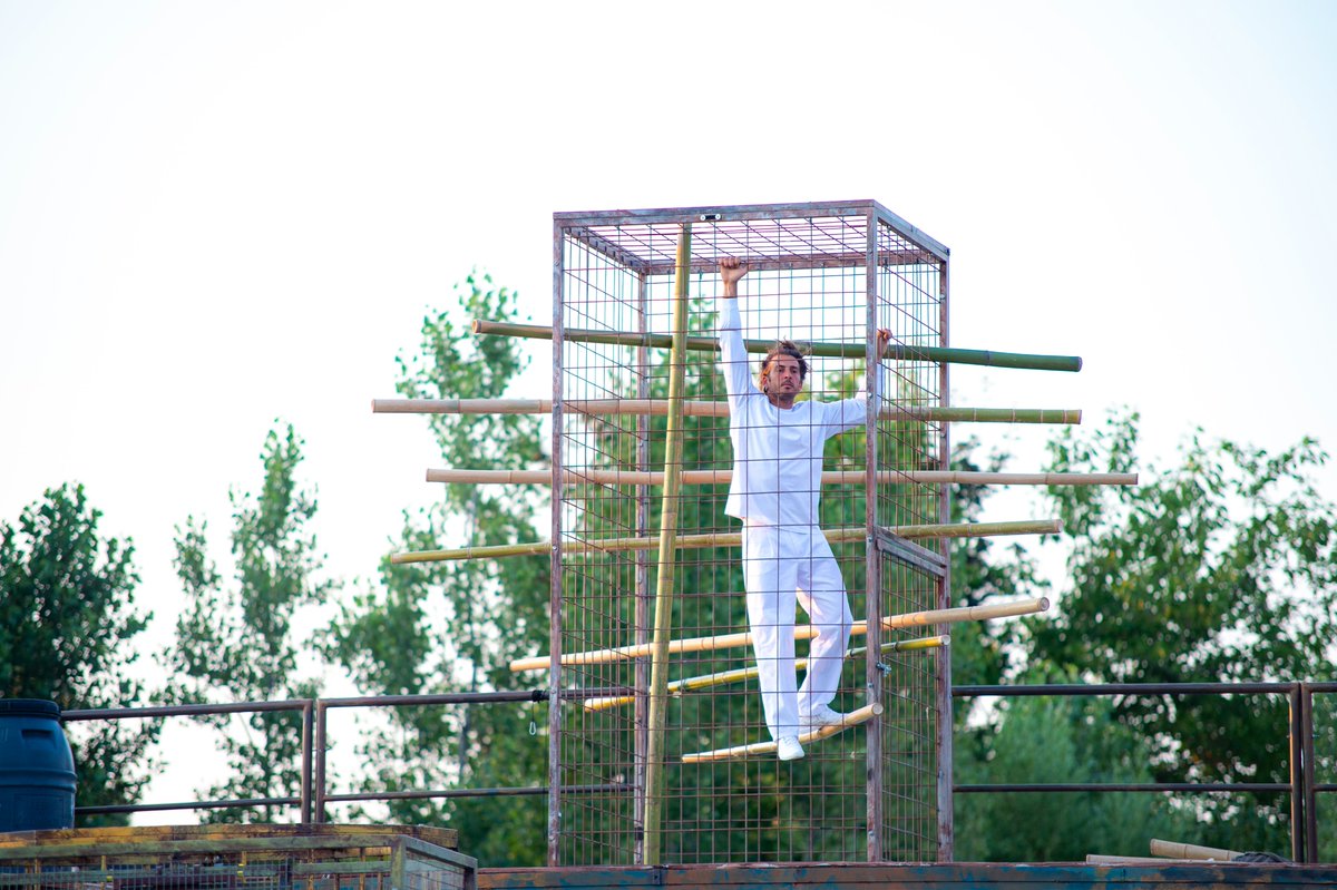 WeWorldGlobal's tweet photo. After leaving Sofia, our highly evocative show continues! Don't miss Lucas, the desertification, who builds with bamboo canes, a synonym of his existence, of his ability to adapt. Join the movement, follow the tour! #DEARProgramme #ClimateOfChange
@magdaclan @FLICScuolaCirco https://t.co/LruMJhEfzR