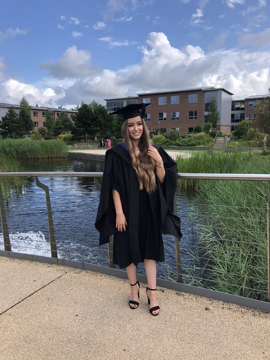 MissWilliamsY1's tweet photo. After a year of waiting… I am officially a graduate 👩🏼‍🎓 https://t.co/le62ogpRHv