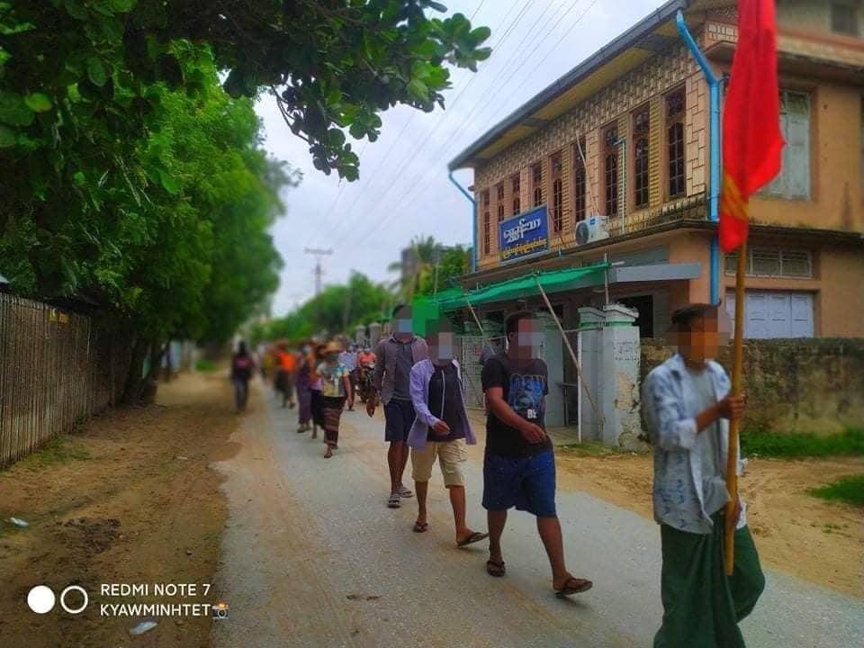 SawThiri6's tweet photo. Protesters from Shwe Bo march on the streets of Sagaing to oppose the Military regime. #July29Coup  #WhatsHappeningInMyanmar https://t.co/BTUzVDsNku