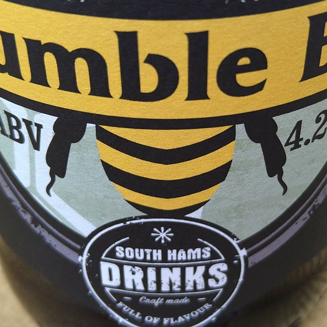 WHITEBOXBeer's tweet photo. Stumble Bee from South Hams. 

Different from our other beers (in a good way) in that it's a lovely hoppy beer, with real honey added. Like most hoppy beers, it's great with spicy food. 
https://t.co/gkuWR2AXJ1
#beer #honey #whiteboxbeer https://t.co/uJvj16w7gt